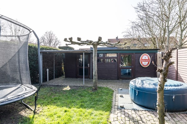 Foto - Verkocht onder voorbehoud: Verrassend ruime en instapklare gezinswoning met diepe zonnige tuin in Hoensbroek
